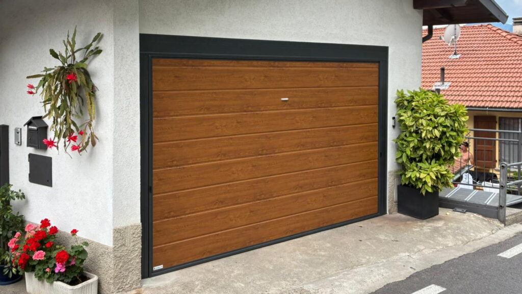 chiusure-civili-porte-basculanti-coibentate-nando