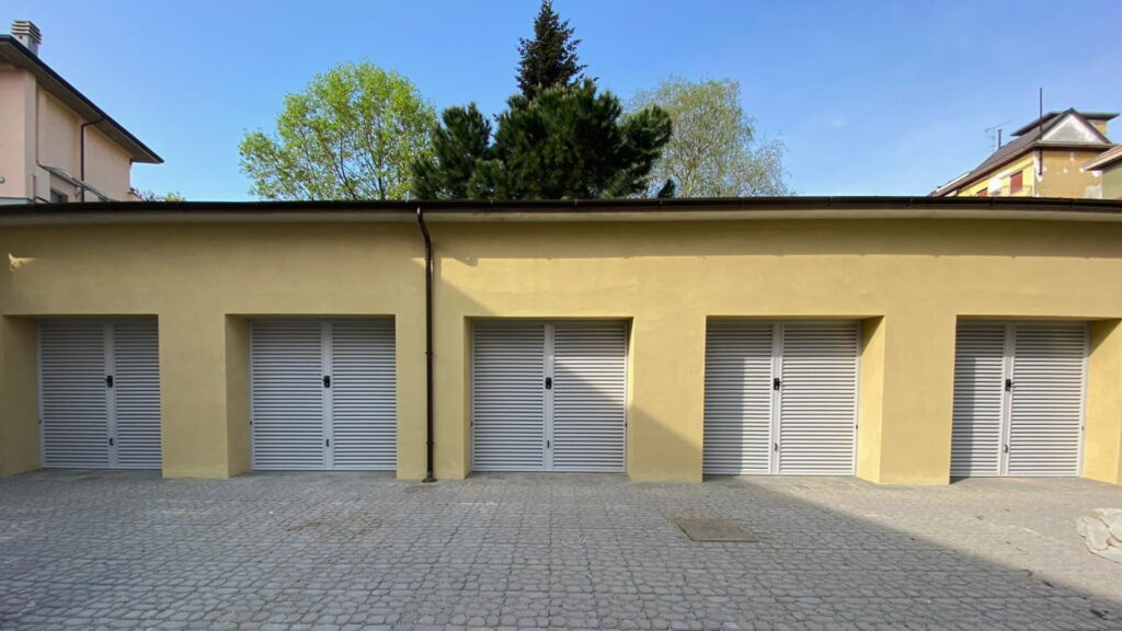 chiusure-civili-porte-basculanti-ferro-cernobbio