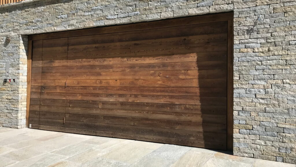 chiusure-civili-porte-basculanti-legno-resegone