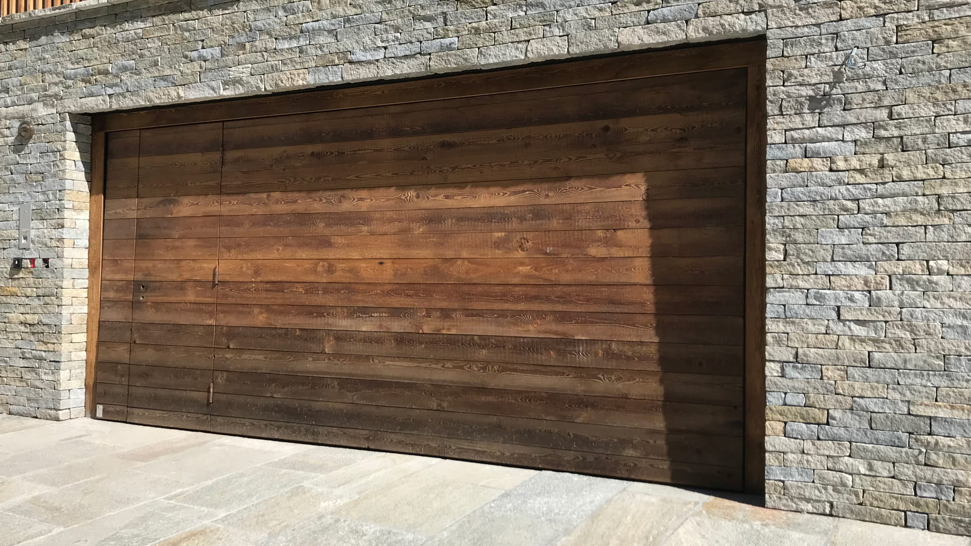 chiusure-civili-porte-basculanti-legno-resegone