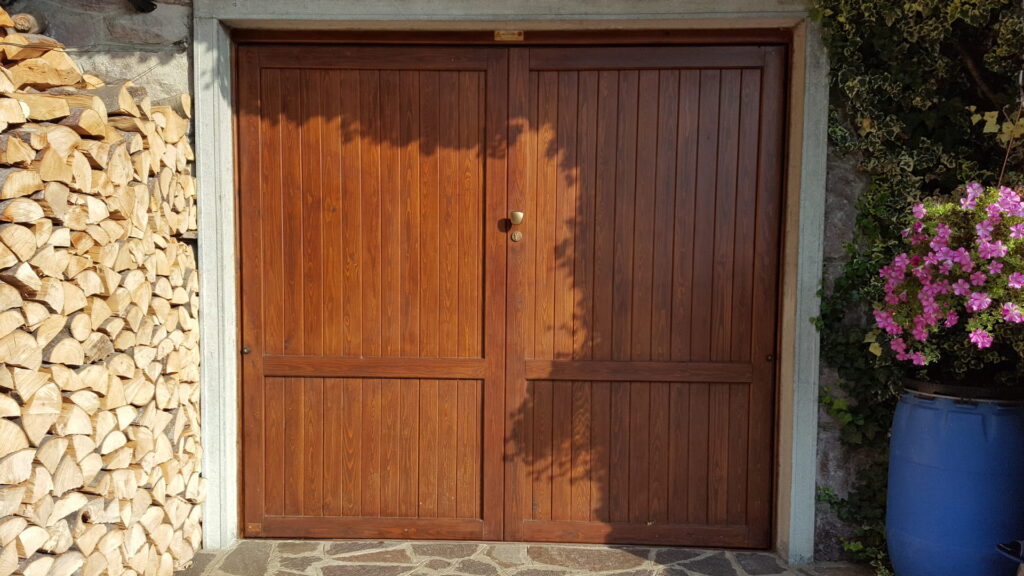chiusure-civili-porte-basculanti-legno-san-martino